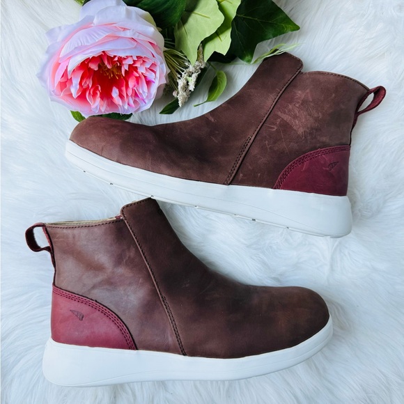 Red Wing Cross Lite Boots - Picture 2 of 9